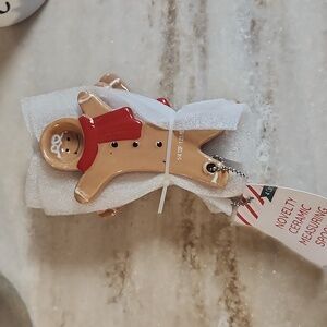 Gingerbread man shaped measuring spoons 1/4tsp-1tbl ceramic
